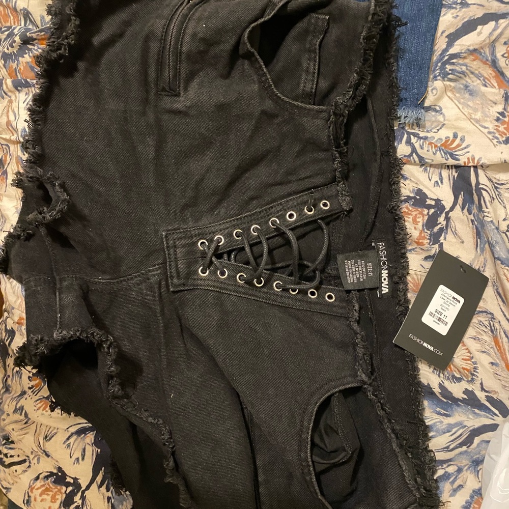 Fashion nova tie up shorts